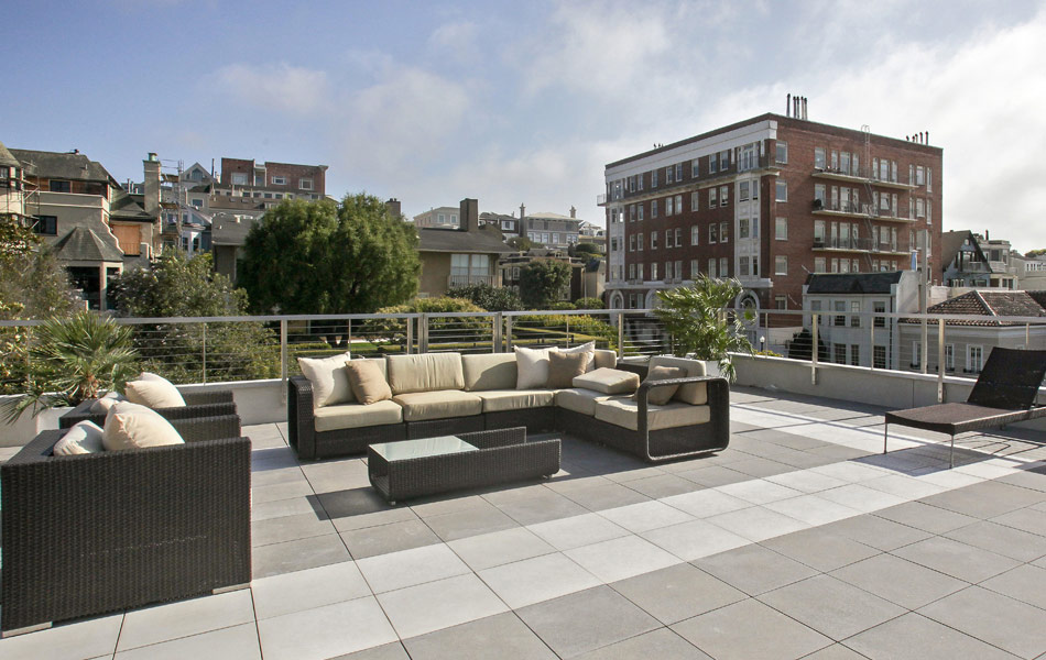 beige-condominium-roof-deck